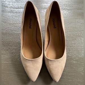 Abound Tan Fabric Suede 3” block heels, size 9, NWOT